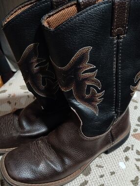 Cowboy Boots By Austin Size 2 $45